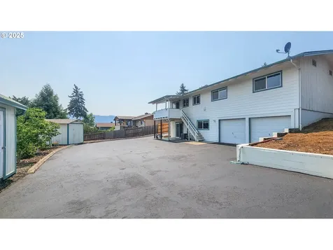 1929 NW Lynwood Street Roseburg OR 97471