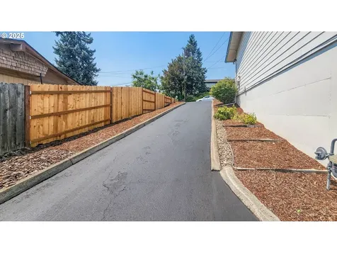 1929 NW Lynwood Street Roseburg OR 97471