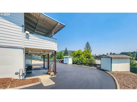 1929 NW Lynwood Street Roseburg OR 97471