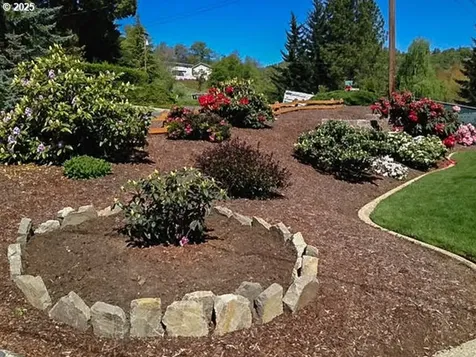 1929 NW Lynwood Street Roseburg OR 97471