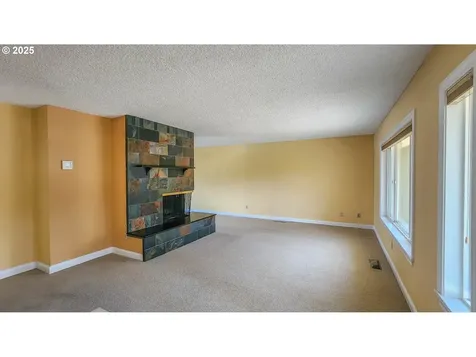 1929 NW Lynwood Street Roseburg OR 97471