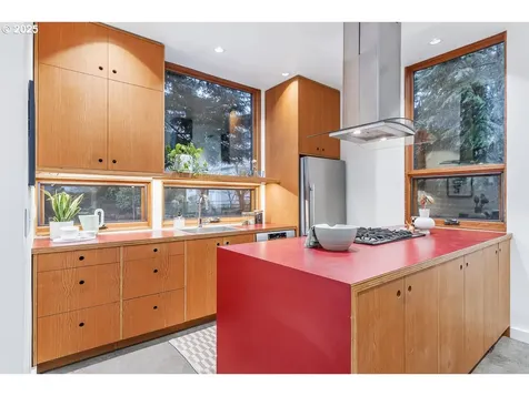 7835 N Burrage Avenue Portland OR 97217