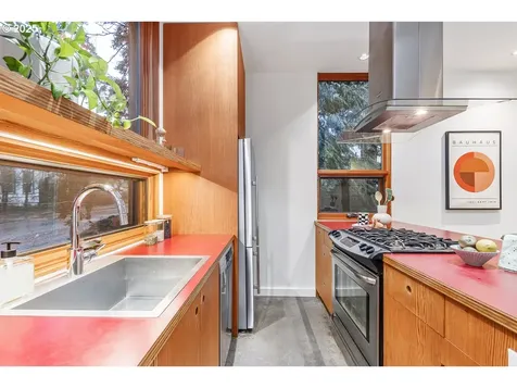 7835 N Burrage Avenue Portland OR 97217