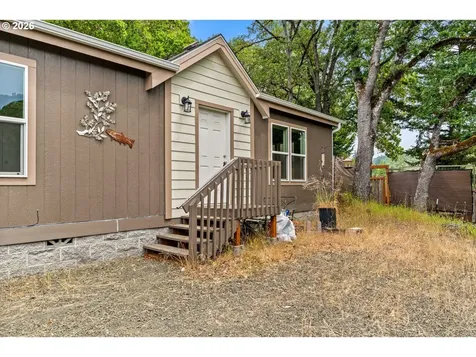 1424 NE Ridge Avenue Roseburg OR 97470