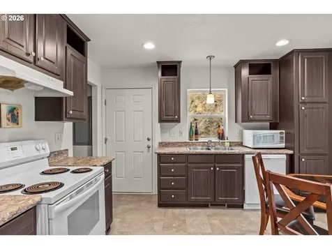 1424 NE Ridge Avenue Roseburg OR 97470
