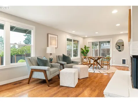 2125 SW Warwick Avenue Portland OR 97225