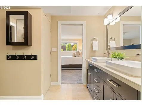 2125 SW Warwick Avenue Portland OR 97225