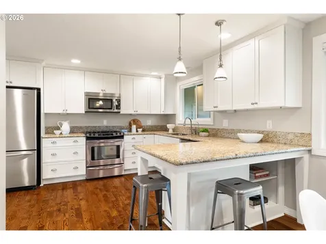 2125 SW Warwick Avenue Portland OR 97225