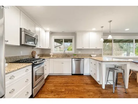2125 SW Warwick Avenue Portland OR 97225