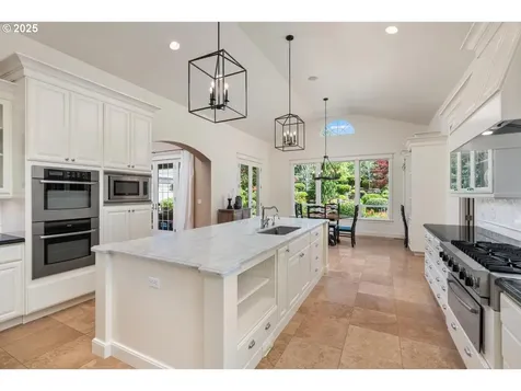 9460 SW Inverness Way Beaverton OR 97007