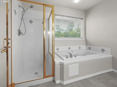 1952 NE 51st Avenue Hillsboro OR 97124