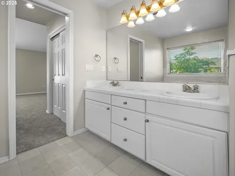1952 NE 51st Avenue Hillsboro OR 97124