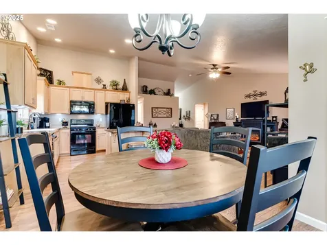 966 Creswood Drive Creswell OR 97426