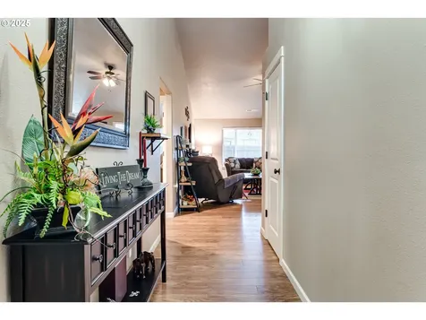 966 Creswood Drive Creswell OR 97426
