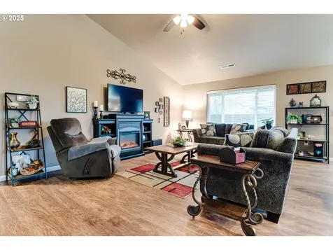 966 Creswood Drive Creswell OR 97426