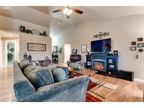 966 Creswood Drive Creswell OR 97426