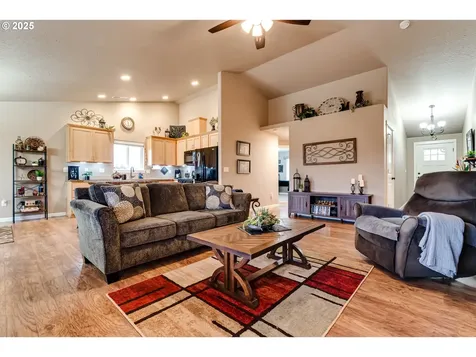 966 Creswood Drive Creswell OR 97426