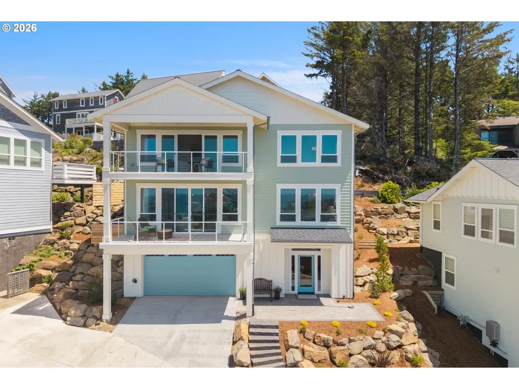 2528 SW Coral Avenue Lincoln City OR 97367