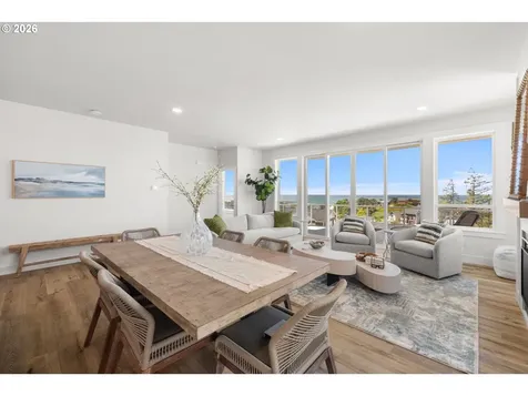 2528 SW Coral Avenue Lincoln City OR 97367
