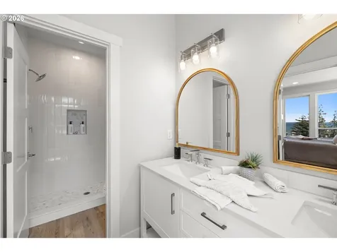 2528 SW Coral Avenue Lincoln City OR 97367
