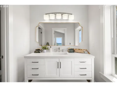 2528 SW Coral Avenue Lincoln City OR 97367