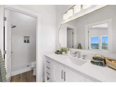 2528 SW Coral Avenue Lincoln City OR 97367