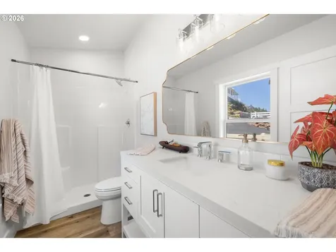 2528 SW Coral Avenue Lincoln City OR 97367