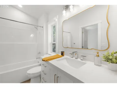 2528 SW Coral Avenue Lincoln City OR 97367