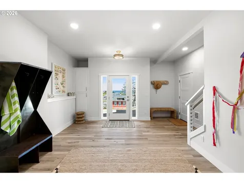 2528 SW Coral Avenue Lincoln City OR 97367