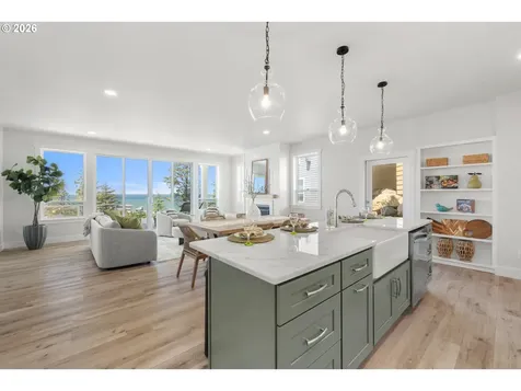 2528 SW Coral Avenue Lincoln City OR 97367