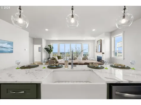 2528 SW Coral Avenue Lincoln City OR 97367