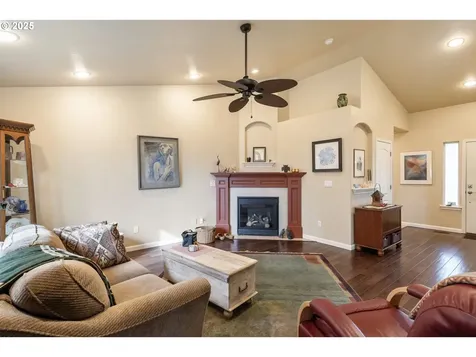 314 Oak Street Woodburn OR 97071