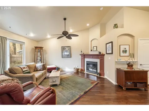 314 Oak Street Woodburn OR 97071