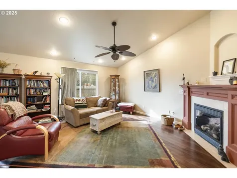 314 Oak Street Woodburn OR 97071