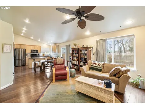 314 Oak Street Woodburn OR 97071