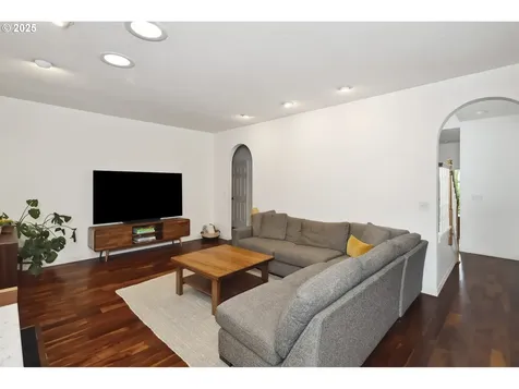 8533 SW 37th Avenue Portland OR 97219