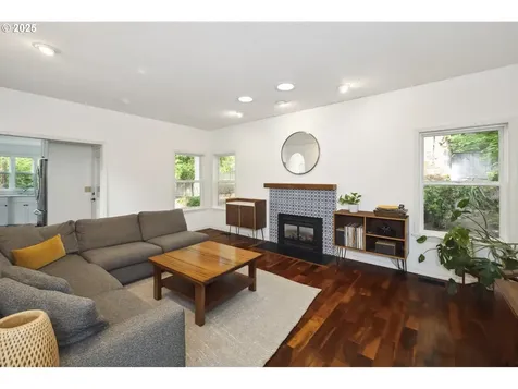 8533 SW 37th Avenue Portland OR 97219