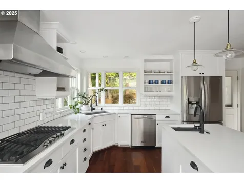 8533 SW 37th Avenue Portland OR 97219