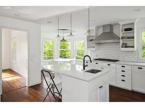 8533 SW 37th Avenue Portland OR 97219