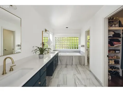8533 SW 37th Avenue Portland OR 97219