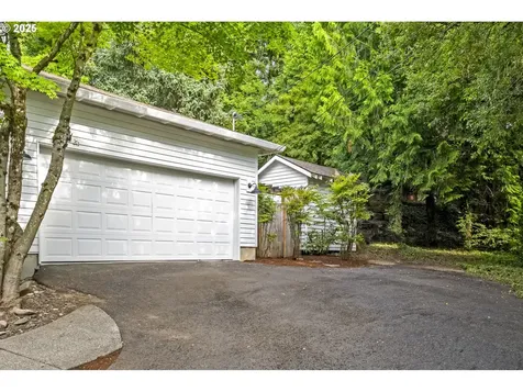 8533 SW 37th Avenue Portland OR 97219