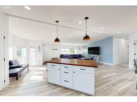 1058 NE Smith Street Rockaway Beach OR 97136