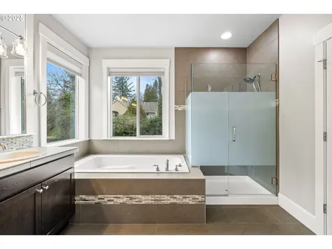 7471 SW Bellrose Lane Portland OR 97223