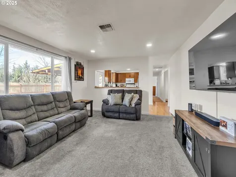 550 N 6th Place Harrisburg OR 97446