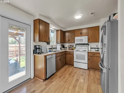 550 N 6th Place Harrisburg OR 97446