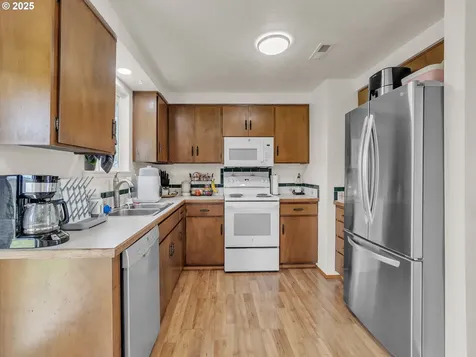 550 N 6th Place Harrisburg OR 97446