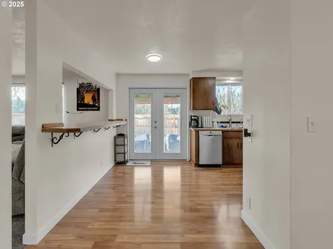550 N 6th Place Harrisburg OR 97446