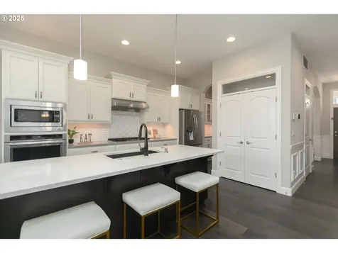 16922 NW Madrone Street Portland OR 97229