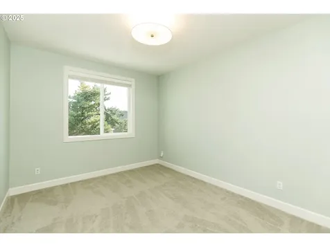 16922 NW Madrone Street Portland OR 97229