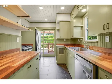 1605 NE 76th Avenue Portland OR 97213